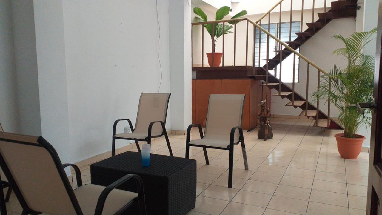 Antiguo Cuscatlán Hostal Los Heroes מראה חיצוני תמונה