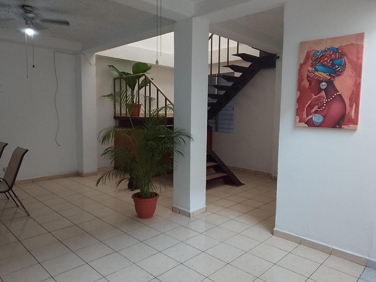 Antiguo Cuscatlán Hostal Los Heroes מראה חיצוני תמונה
