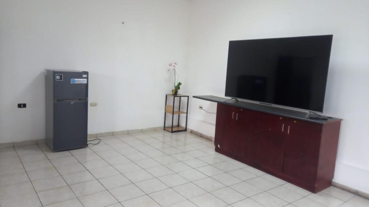Antiguo Cuscatlán Hostal Los Heroes מראה חיצוני תמונה