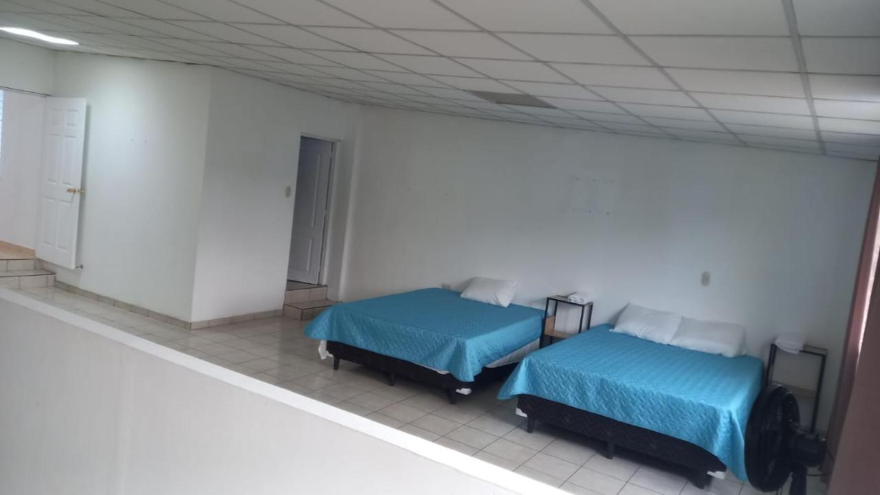 Antiguo Cuscatlán Hostal Los Heroes מראה חיצוני תמונה