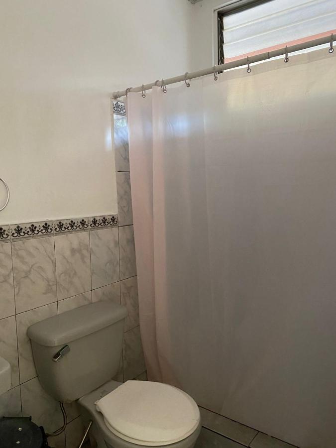 Antiguo Cuscatlán Hostal Los Heroes מראה חיצוני תמונה